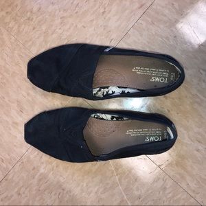 Black TOMS